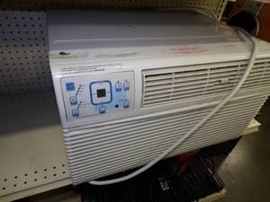 lot 26 image: 10,000 BTU Air Conditioner