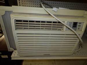 lot 28 image: 8,000 BTU Air Conditioner