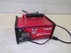 lot 33 image: Battery Charger