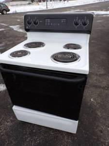 lot 4 image: GE Electric Range