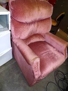 lot 8 image: Recliner