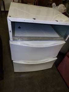 lot 7 image: 3 Washer  Dryer basses
