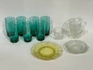 lot 67 image: Depression Glass, Colored Glass, Indiana Glass Co
