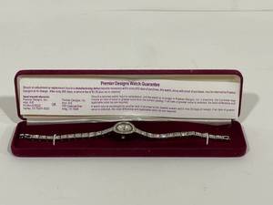 lot 72 image: Womens Watch