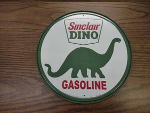 lot 78 image: Sinclair Dino Tin Sign, 12...