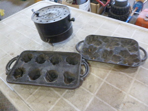2 Vintage Cast Iron Corn Bread Pans