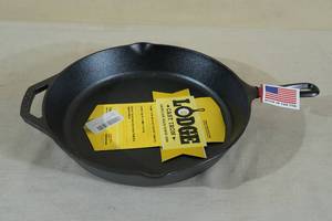 lot 234 image: Lodge 12 Cast Iron Skillet