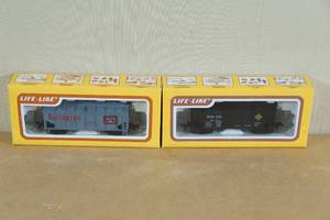 lot 215 image: Life Like HO Scale Train Hopper Cars