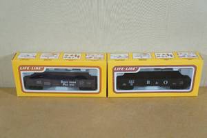 lot 218 image: Life Like HO Scale Train Cars - B & O, Southern Pacific