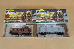 lot 213 image: Athern HO Scale Train Cars - Caboose, Reefer