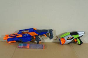 lot 207 image: 2 Dart Guns - Battery Powered NERF