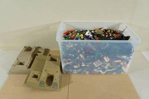 lot 201 image: Large Bin of LEGO Bricks - Chima, Minifigs