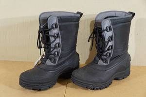 lot 141 image: Ozark Trail Winter Boots - Size 10