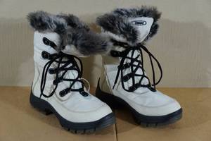 lot 143 image: Cougar Ladies Winter Boots - Size 7M