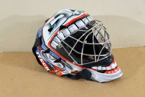 lot 137 image: Itech Profile 1400 Junior Goalie Mask