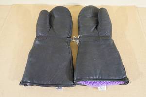 lot 139 image: Vintage Arctic Cat Leather Mittens - Mens Large