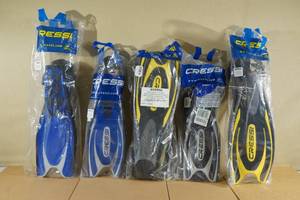 lot 123 image: Cressi Frog Plus Scuba Fins