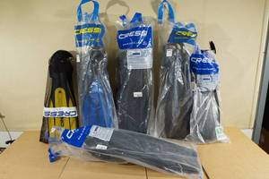 lot 124 image: Cressi Pro Light Scuba Fins