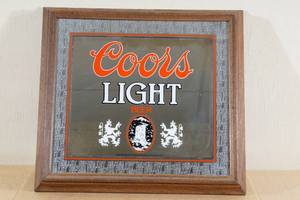 lot 64 image: Vintage Wood Framed Lighted Coors Beer Light
