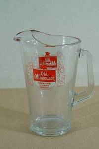 lot 65 image: Vintage Old Milwaukee Glass Beer Pitcher