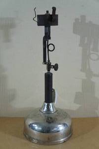 lot 25 image: Antique Coleman Quik Lite Gas Lamp
