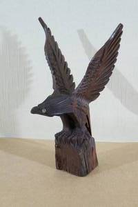 lot 33 image: Hand Carved Wood Eagle