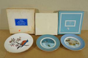 lot 42 image: Avon Collector Plates - Christmas, Songbird