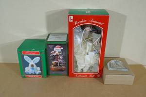 lot 46 image: Christmas Dcor - Enesco, Avon