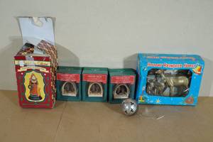 lot 47 image: Christmas Dcor - Hallmark, Pomander
