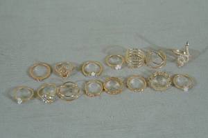 lot 18 image: Gold Tone Costume Rings