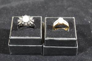 lot 7 image: 2 Rings - Black Stone, Clear Stone