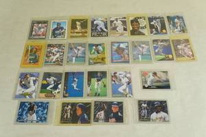 lot 97 image: Baseball Cards - Jeter, Thomas, Griffey, Bonds