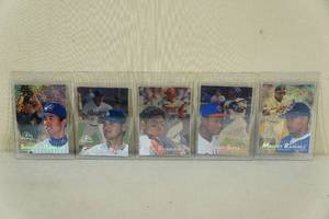 lot 80 image: 1997 Flair Showcase Refractor Cards - Sosa, Ramirez, Rodriguez