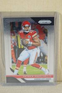 lot 32 image: 2018 Panini Prizm Patrick Mahomes II #102 Football Card