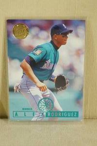 lot 40 image: 1995 Fleer Ultra Medallion Alex Rodriguez #331 Rookie Card