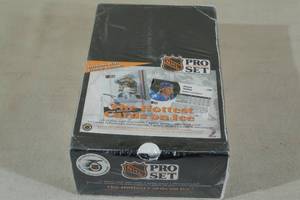 lot 18 image: Box of 1991-92 NHL Pro Set Hockey Card Packs