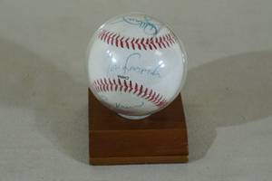 lot 4 image: Los Angeles Dodgers Signed Baseball - Lasorda, Karros
