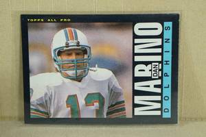 lot 28 image: 1985 Topps Dan Marino #314 Card