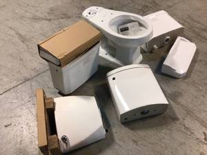 Lot of Toilets Plumbing Customer Returns See Pictures