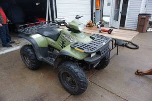 lot 1 image: 2000 Polaris Sportsman 500 4 x 4 ATV