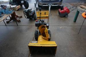 lot 4 image: MTD Yard Machines Model 524 Snow Flite Snow Blower