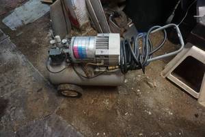 lot 8 image: Campbell Hausfeld Power Pal 34 hp Air Compressor