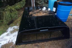 lot 56 image: 8 Truck Box Topper