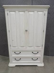 lot 15 image: HEAVY WHITE ARMOIRE