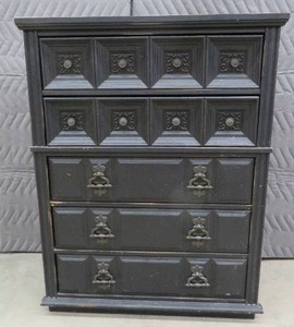 lot 20 image: 5 DRAWER BLACK DISTRESSED DRESSER