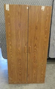 lot 50 image: FREE STANDING CABINENT