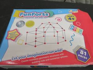 lot 67 image: NEW FUN FORTS CREATIVE BUILDING SET.
