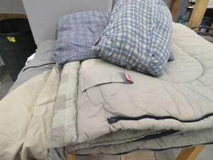 lot 97 image: COLEMAN SLEEPING BAG WITH 2 COLEMAN PILLOWS