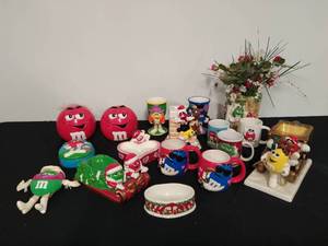 lot 25 image: Collection of M&M Ceramics