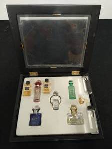 lot 46 image: Miniature Perfume Set